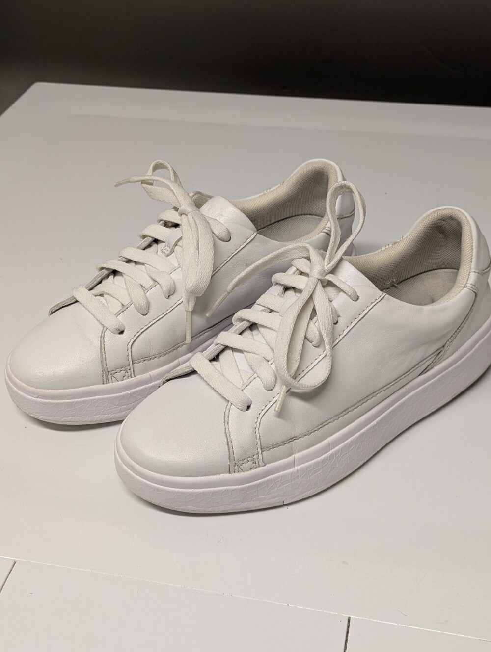 Kizik Dublin Hands Free Leather Sneakers Off White Women 7 Wide Men 5.5 W